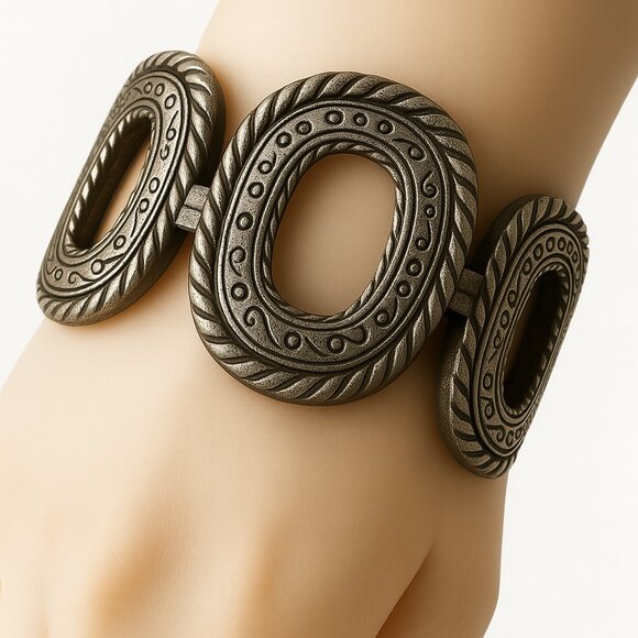 CHICO'S Silver Tone Stretchy Bracelet - Elegant Dainty Women's Fashion Jewelry - Picture 1 of 9